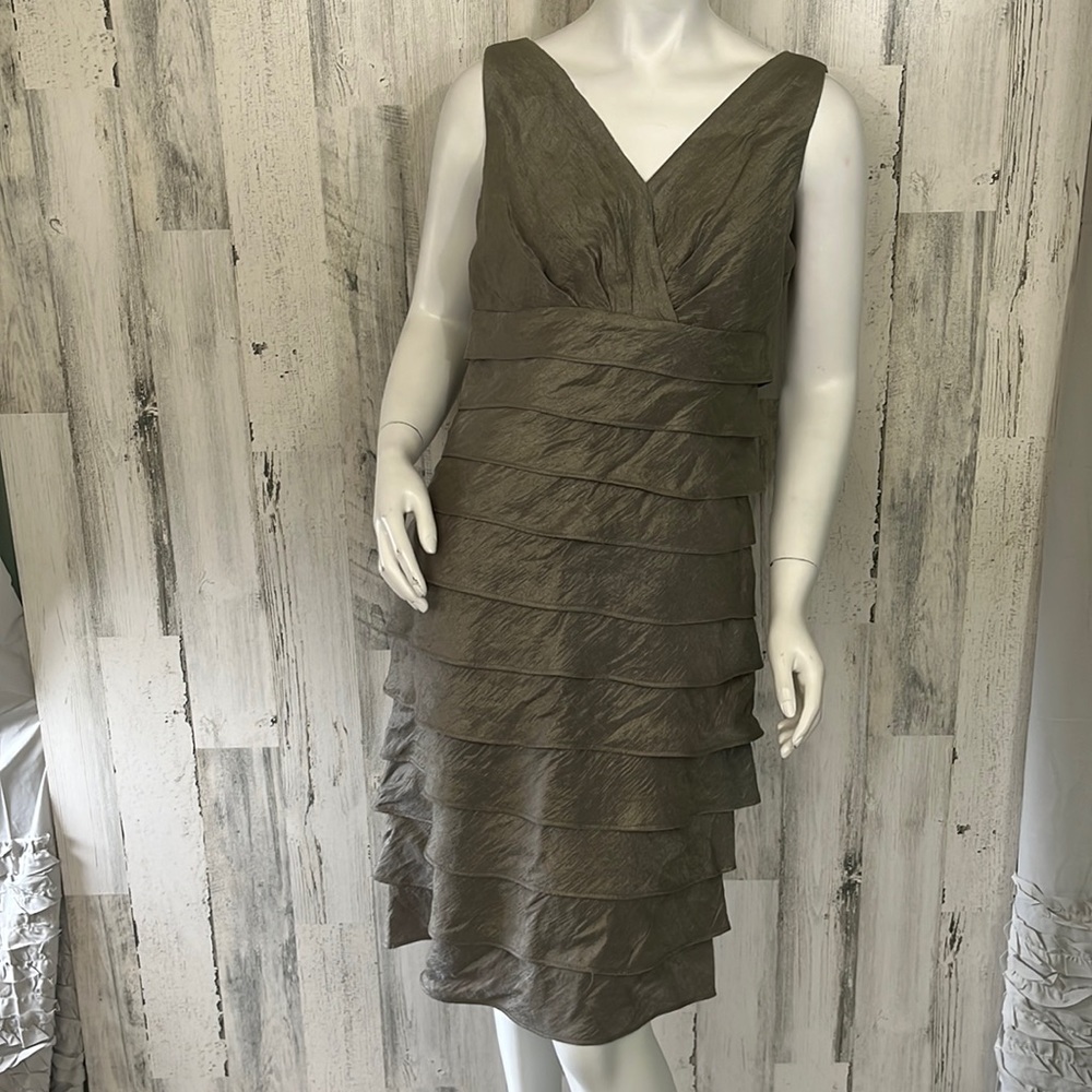#N50 medium tier dress size 8 LONDON TIMES